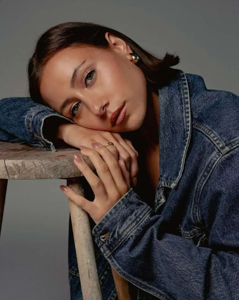 Luke Newton’s Girlfriend, Antonia Roumelioti Biography: Siblings, Net Worth, Height, Age, Boyfriend, Parents, Awards