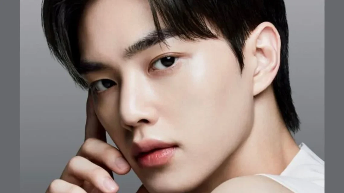 Song Kang Biography: Wife, Age, Height, Wiki, Instagram, Movies, Awards, Children, Net Worth