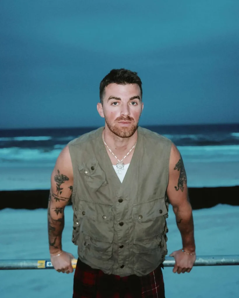Drew Taggart Biography: Brand, Age, Height, Net Worth, Wife, Parents, Siblings, Children, Songs