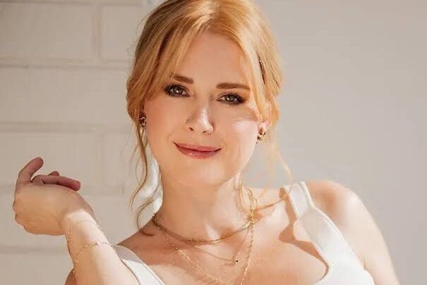 Alexandra Breckenridge Biography: Age, Net Worth, Husband, Movies, Pictures, Children, Wikipedia, Instagram, Parents