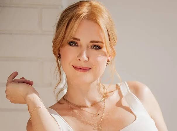 Alexandra Breckenridge Biography: Age, Net Worth, Husband, Movies, Pictures, Children, Wikipedia, Instagram, Parents