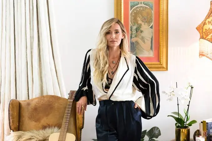 Rod Stewart’s Daughter, Ruby Stewart Biography: Husband, Parents, Net Worth, Mother, Age, Baby, Songs, Wikipedia, Ethnicity