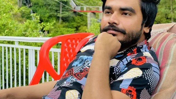 Khizar Omer Biography: Village Name, Wikipedia, Accident, Monthly Income, Vlog, Family, News, Age, Net Worth, Team