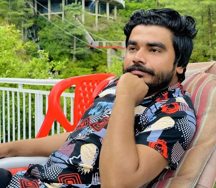 Khizar Omer Biography: Village Name, Wikipedia, Accident, Monthly Income, Vlog, Family, News, Age, Net Worth, Team