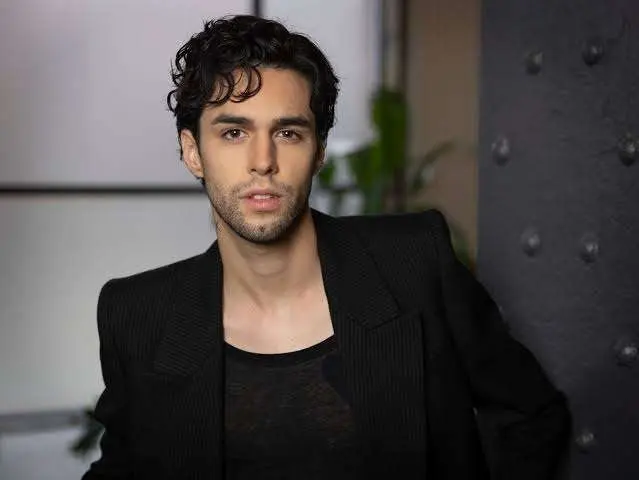 Stephen Sanchez Biography: Tour, Age, Wikipedia, Net Worth, Wife, News, Spouse