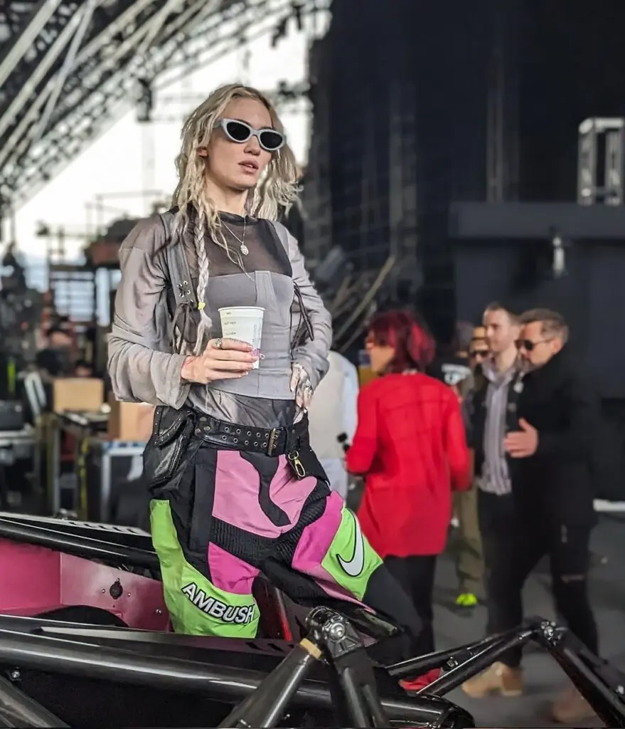 Elon Musk’s Ex, Grimes Biography: Children, Net Worth, Parents, Age, Height, Awards, Partner, Songs, Siblings, Movies