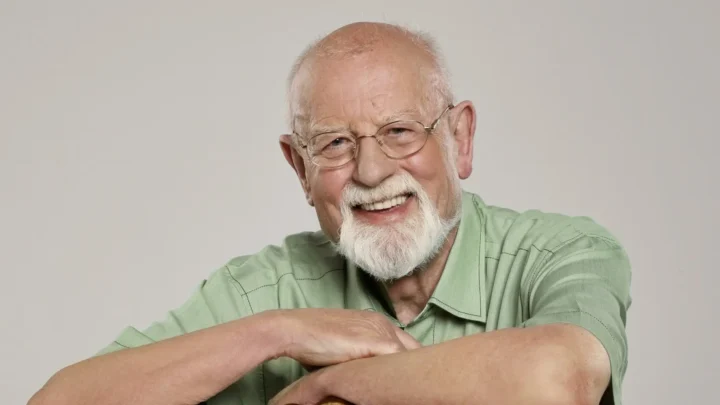 Roger Whittaker Biography: Age, Net Worth, Wikipedia, Pictures, Nationality, Children, Height