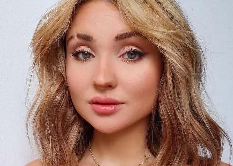 Rachael Evren Biography: Age, Net Worth, Siblings, Parents, Height, TikTok, Boyfriend, Ethnicity 