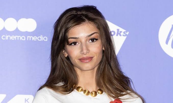 Mimi Keene Biography: Age, Movies, Net Worth, Height, Wikipedia, Boyfriend, Nationality, Parent