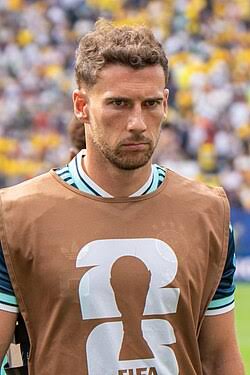 Leon Goretzka Biography: Age, Wife, Kids, Stats, Net Worth, Salary, Nationality, Parent