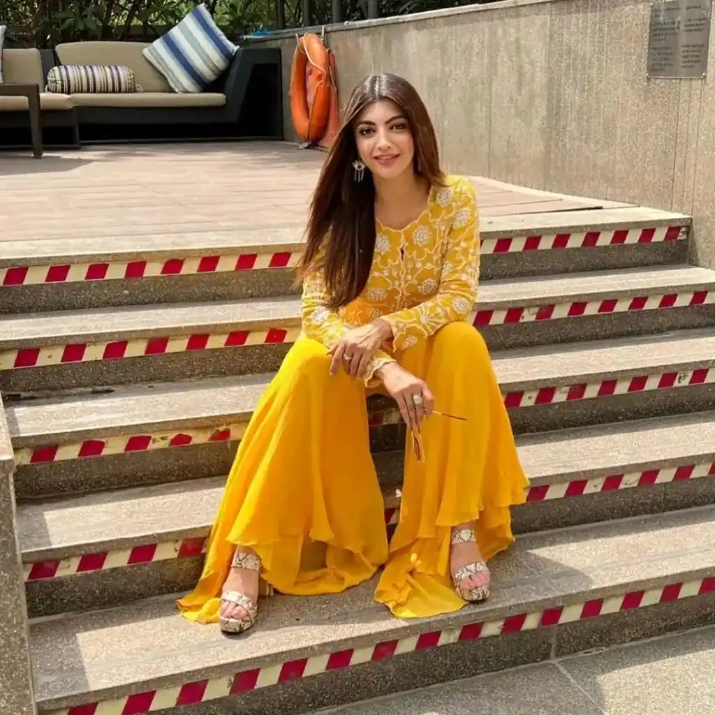 Akanksha Puri Biography: Boyfriend, Height, Siblings, Age, Net Worth, Parents