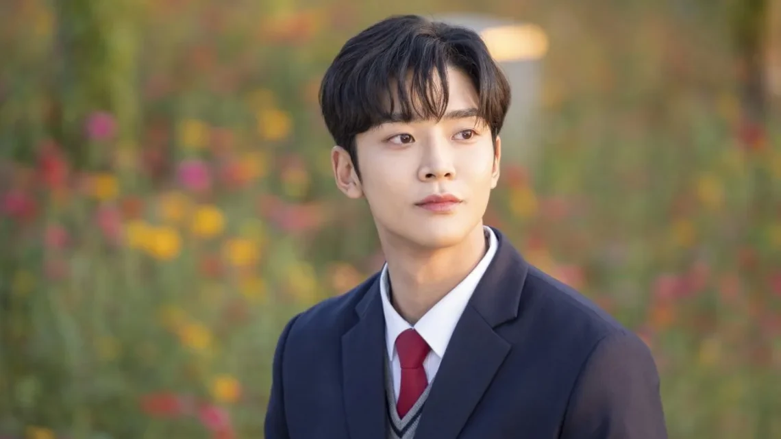 Rowoon Biography: Girlfriend, Songs, Age, Net Worth, Siblings, Parents, Height, Movies, Awards