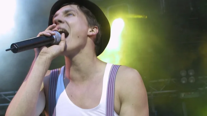 Håkan Hellström Biography: Age, Net Worth, Husband, Family, Parents, Songs, Height