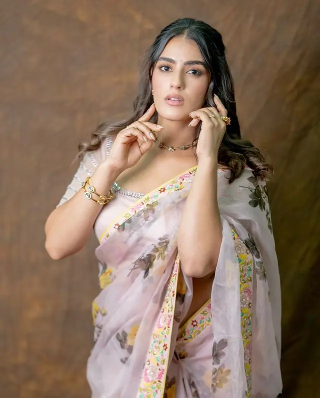 Kavya Thapar Biography: Age, Instagram, Husband, Wiki, Parents, Marriage, Net Worth, Movies