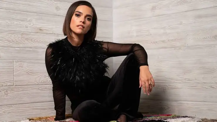 Paula Arenas Biography: Songs, Age, Wikipedia, Net Worth, Parents, Siblings, Husband, Kid, Boyfriend