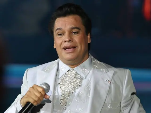 Juan Gabriel Biography: Age, Net Worth, Wikipedia, Height, Children, Songs, Movies, Books, Cause of Death, Awards