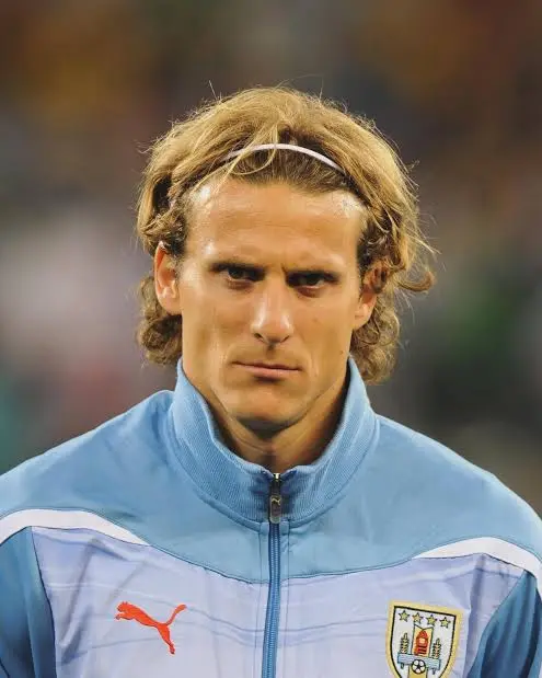 Diego Forlán Biography: Wife, Children, Age, Controversies, Net Worth, Parents, Siblings, Wikipedia, Ethnicity, Height, Club, Salary