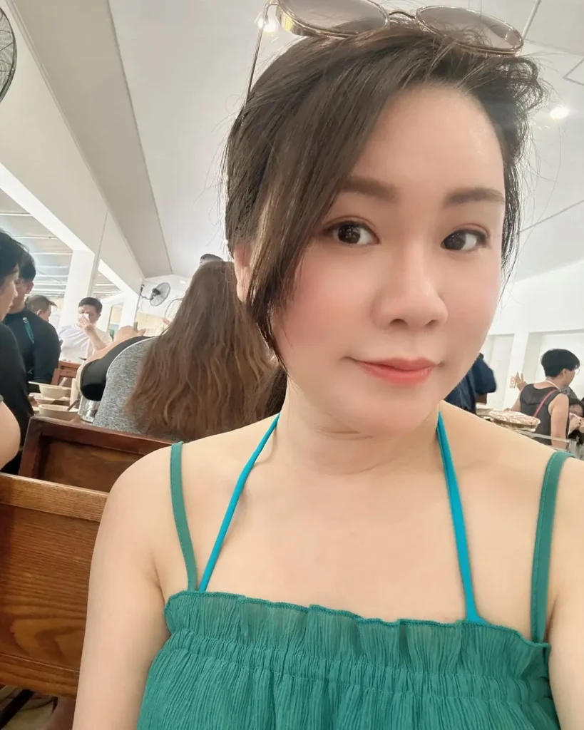 Li Xiaolu Biography: Movies, Age, Net Worth, Siblings, Parents, Height, Songs, Awards, Ex Husband, Daughter   