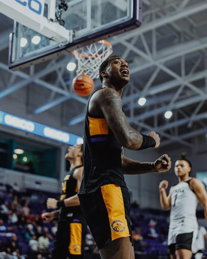 Dariq Whitehead Biography: Basketball Team, Salary, Age, Net Worth, Girlfriend, Parents, Siblings