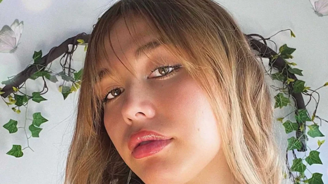 AJ Clementine Biography: Age, Net Worth, Siblings, Parents, Height, Boyfriend, Ethnicity, Movies, Books