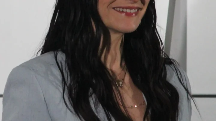 Laura Pausini Biography: Age, Net Worth, Instagram, Spouse, Height, Wiki, Parents, Siblings, Songs