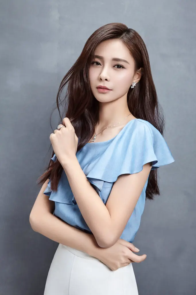 Shen Mengchen Biography: Age, Net Worth, Siblings, Parents, Movies, Height, Awards, Partner   