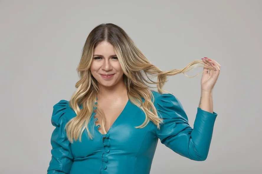 Marília Mendonça Biography: Cause of Death, YouTube, Instagram, Age, Net Worth, Height, Parents, Husband, Children, Songs, Albums