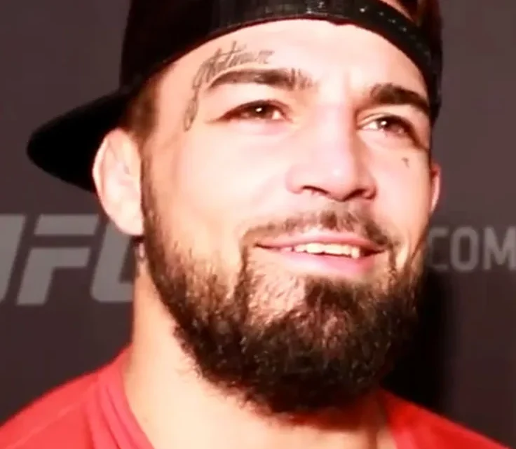 Mike Perry Biography: Net Worth, Parents, Records, Wife, Age, Ethnicity, Salary, BKFC, Height