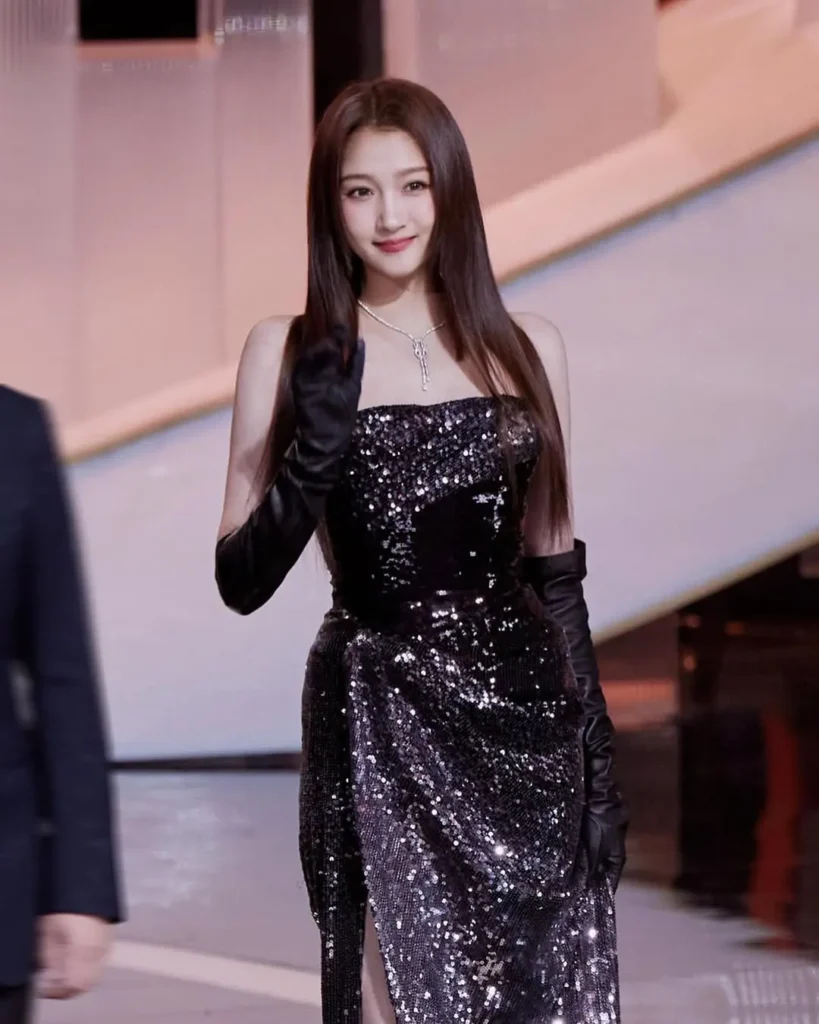 Guan Xiaotong Biography: Age, Net Worth, Siblings, Parents, Height, Boyfriend, Movies, Awards, Songs