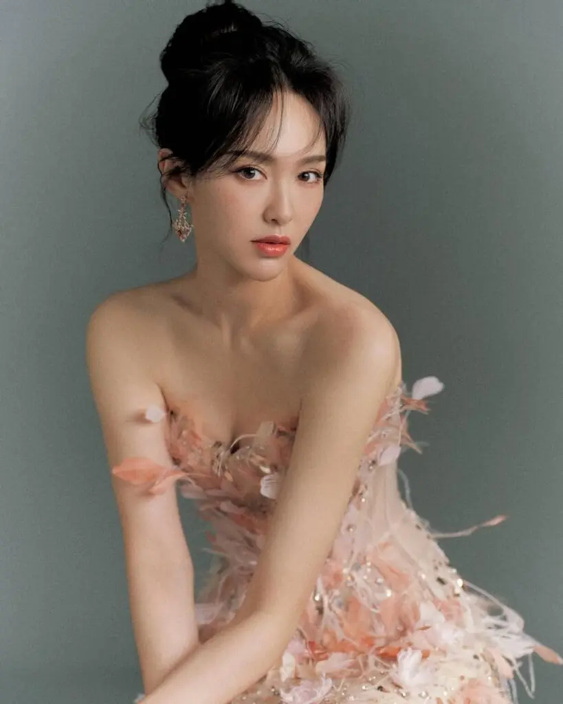 Tang Yan Biography: Movies, Age, Net Worth, Siblings, Parents, Height, Songs, Children, Books, Awards, Husband