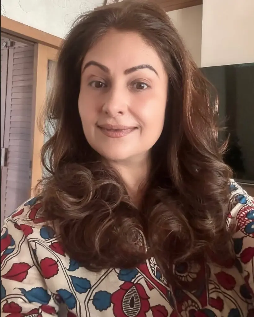 Ayesha Jhulka Biography: Age, Net Worth, Siblings, Parents, Height, Movies, Husband, Children, Awards