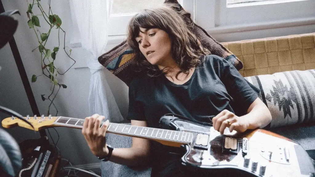 Courtney Barnett Biography: Age, Net Worth, Sibling, Instagram, Songs, Height, Wiki, Awards