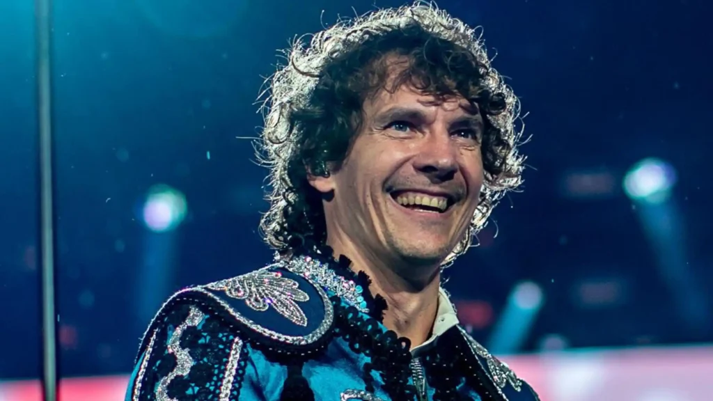 Håkan Hellström Biography: Age, Net Worth, Husband, Family, Parents, Songs, Height