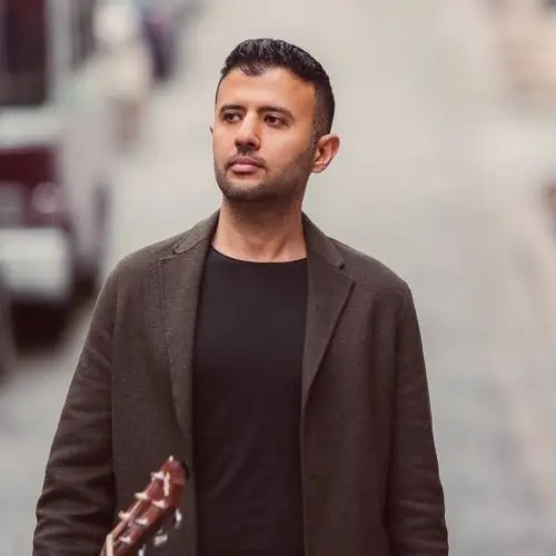 Hamza Namira Biography: Songs, Albums, Age, Nationality, Ethnicity, Wikipedia, Wife, Concerts, Instagram, Net Worth