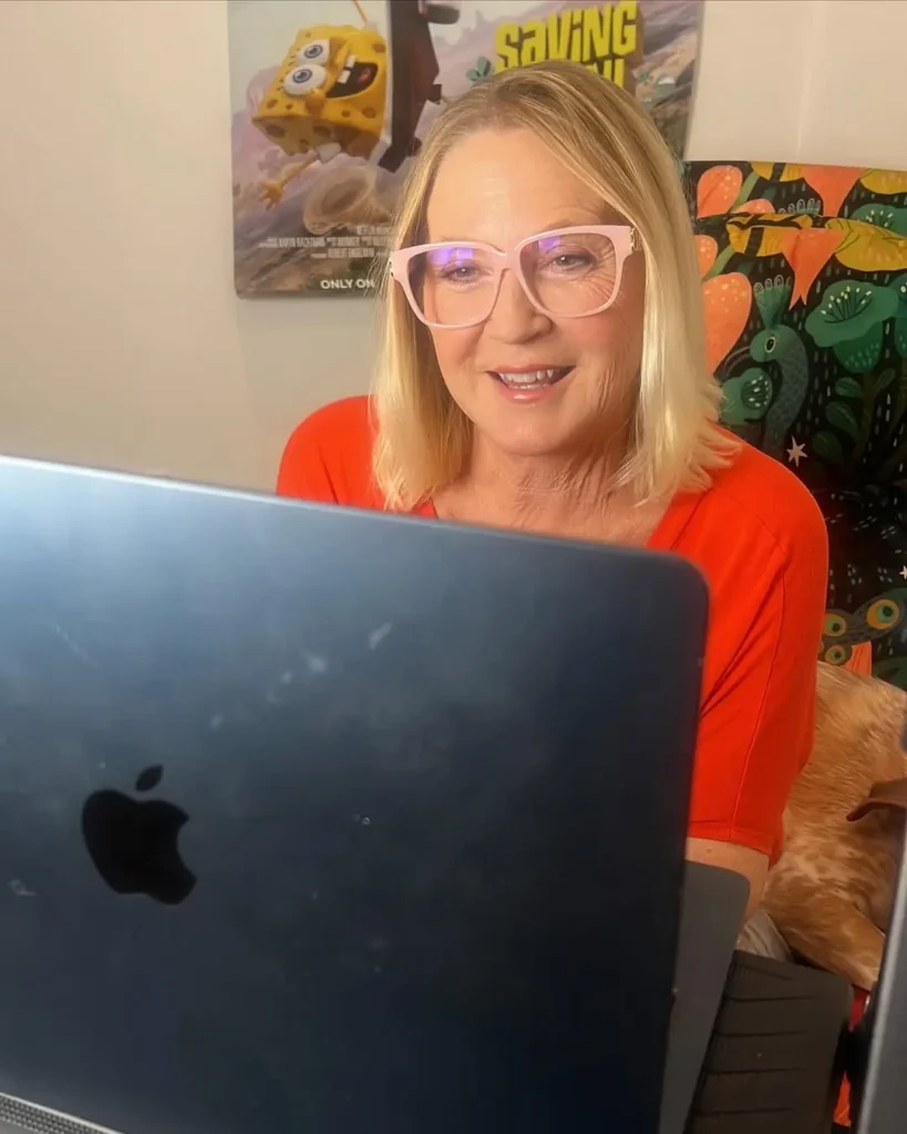 Carolyn Lawrence Biography: Children, Age, Net Worth, Siblings, Parents, Height, Video Games, Audiobooks, Films, Husband