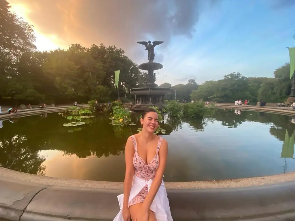Samantha Boscarino Biography: Movies, Age, Net Worth, Siblings, Parents, Height, Boyfriend, TV Shows