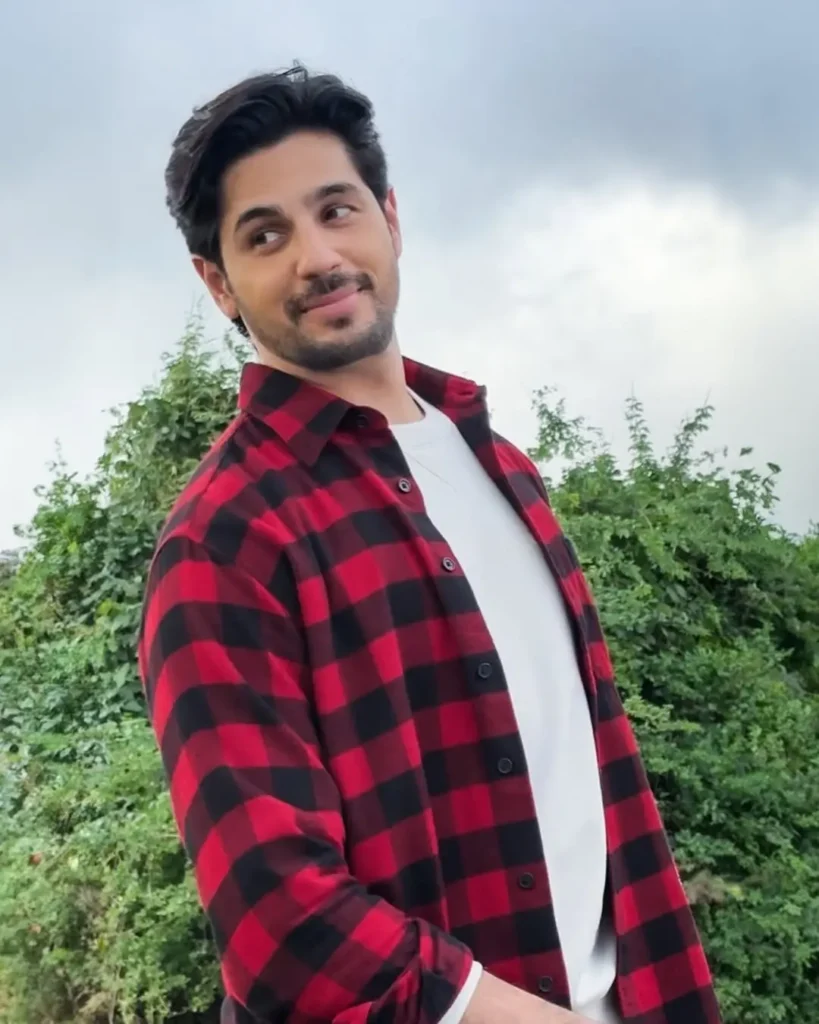 Sidharth Malhotra Biography: Movies, Age, Net Worth, Siblings, Parents, Height, Girlfriend
