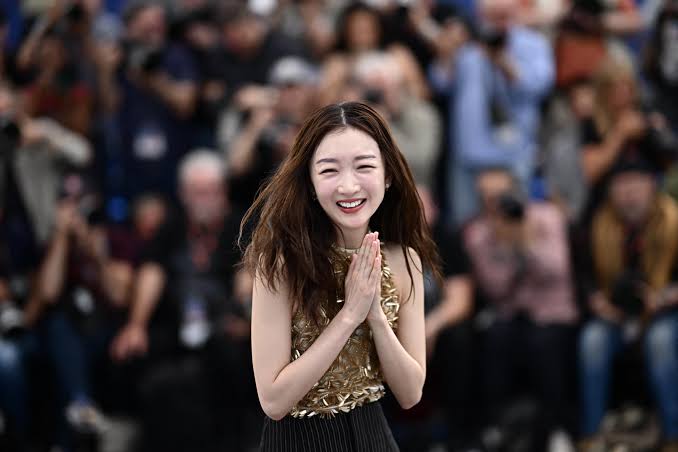 Zhou Dongyu Biography: Age, Net Worth, Siblings, Parents, Height, Children, Husband, Movies, Awards