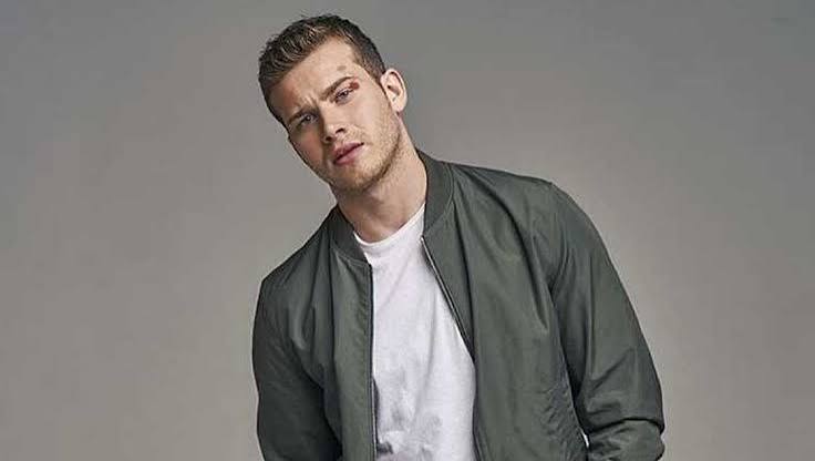 Oliver Stark Biography: Wife, Age, Net Worth, Siblings, Parents, Height, Movies, Children