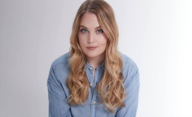 Valerie Broussard Biography: Age, Net Worth, Siblings, Parents, Height, Songs, Collaboration, Awards
