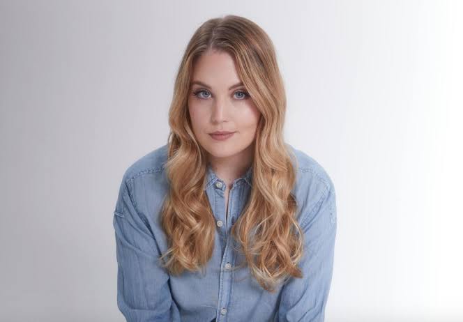 Valerie Broussard Biography: Age, Net Worth, Siblings, Parents, Height, Songs, Collaboration, Awards