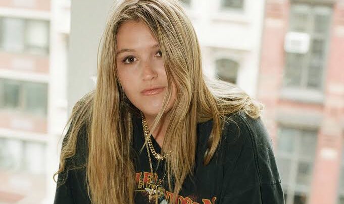 Chelsea Cutler Biography: Songs, Boyfriend, Age, Net Worth, Siblings, Parents, Height