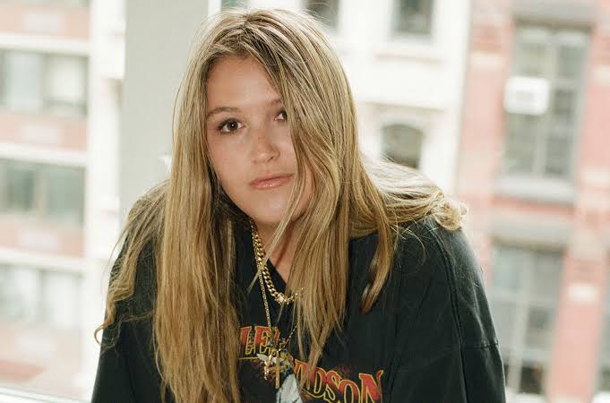 Chelsea Cutler Biography: Songs, Boyfriend, Age, Net Worth, Siblings, Parents, Height