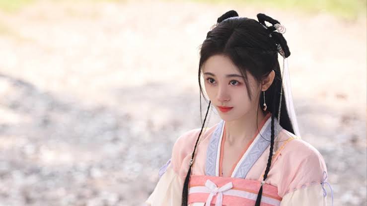 Ju Jingyi Biography: Age, Net Worth, Siblings, Parents, Height, Boyfriend, Movies, Songs, Awards