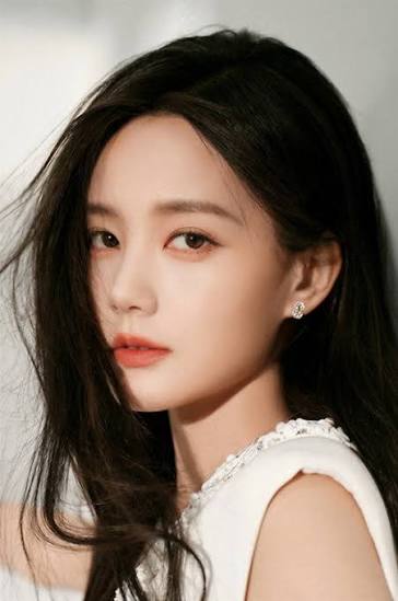 Li Yitong Biography: Age, Net Worth, Siblings, Parents, Height, Movies, Awards, Boyfriend