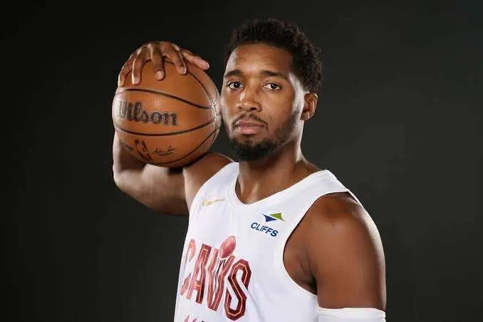Donovan Mitchell Biography: Stats, Height, Position, Age, Wikipedia, Net Worth, Parents, Siblings, Spouse