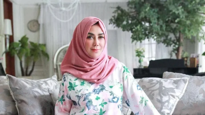 Raffi Ahmad’s mother, Amy Qanita Biography: Husband, Children, Age, Net Worth, Siblings, Parents, Height