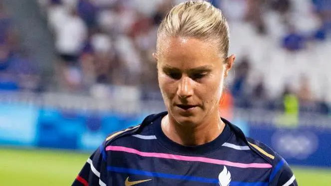 Amandine Henry Biography: Team, Girlfriend, Age, Net Worth, Parents, Goals, Height, Siblings