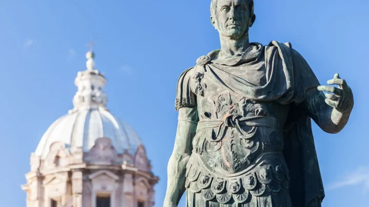 Julius Caesar Biography: Wikipedia, Net Worth, Nationality, Age, Parents, Siblings, Wife, Children, Books, Education, Assassination