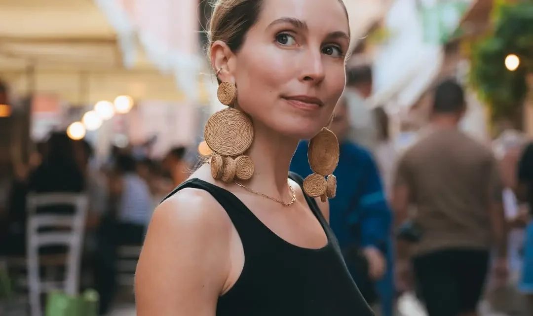 Sarah Carter Bio: Age, Husband, Movies, Net Worth, TV Shows, Kids, Parents, Family Sarah Carter Bio: Age, Husband, Movies, Net Worth, TV Shows, Kids, Parents, Family